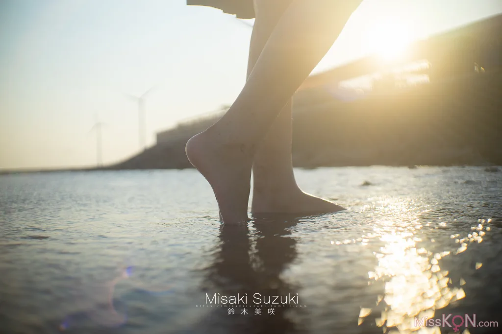Coser@铃木美咲 (Misaki Suzuki): 少女的界限——露出！绝对不能被发现 (32 photos )