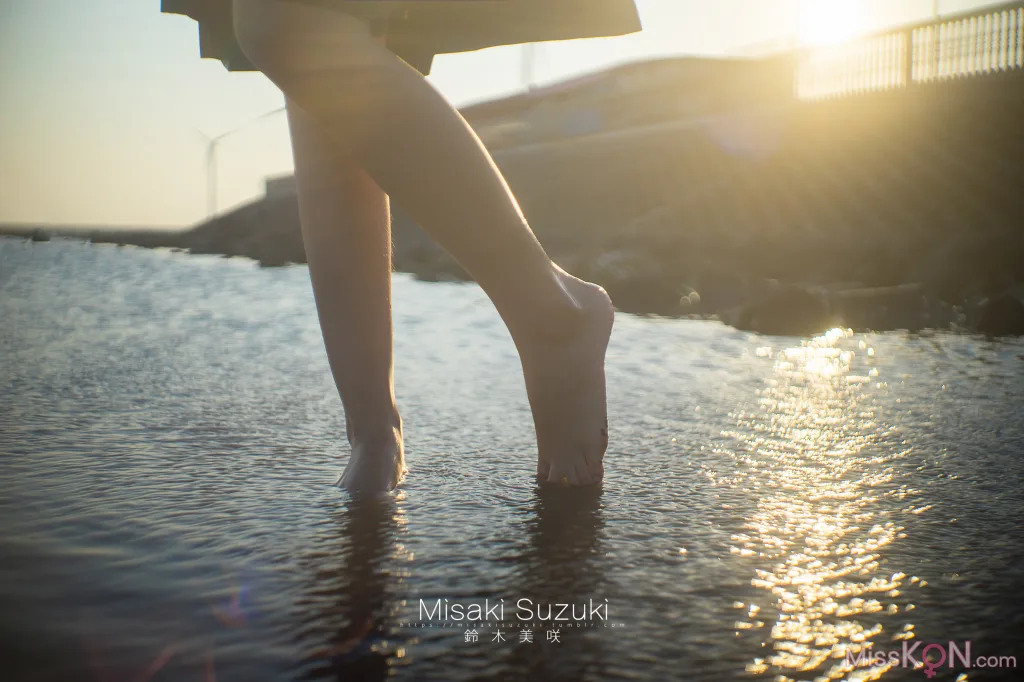 Coser@铃木美咲 (Misaki Suzuki): 少女的界限——露出！绝对不能被发现 (32 photos )
