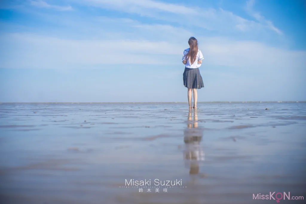 Coser@铃木美咲 (Misaki Suzuki): 少女的界限——露出！绝对不能被发现 (32 photos )