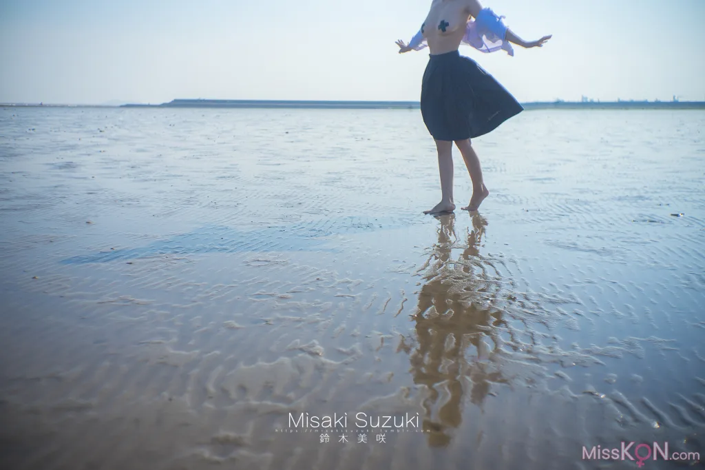 Coser@铃木美咲 (Misaki Suzuki): 少女的界限——露出！绝对不能被发现 (32 photos )
