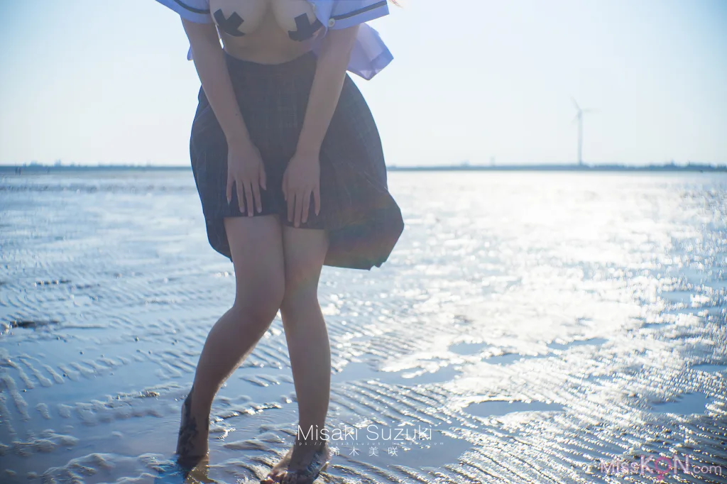 Coser@铃木美咲 (Misaki Suzuki): 少女的界限——露出！绝对不能被发现 (32 photos )