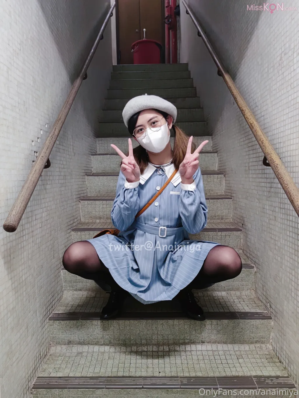 Coser@Anaimiya奶咪: 萌妹黑丝自拍福利 截至6月 (38 photos )