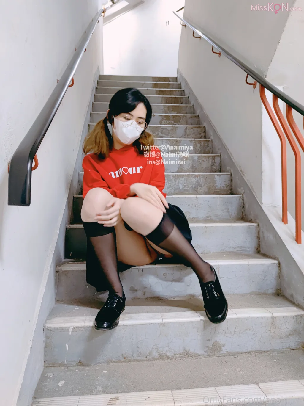 Coser@Anaimiya奶咪: 萌妹黑丝自拍福利 截至6月 (38 photos )