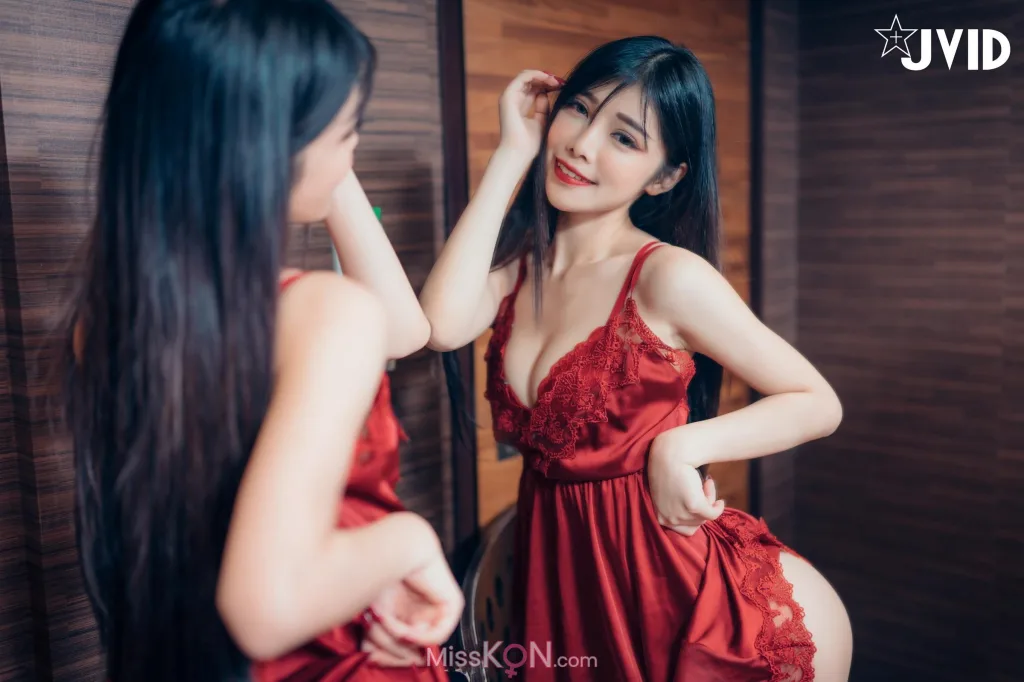 [JVID] Linda: 青春的最后一本写真-琳达女神的红色诱惑 (98 photos )