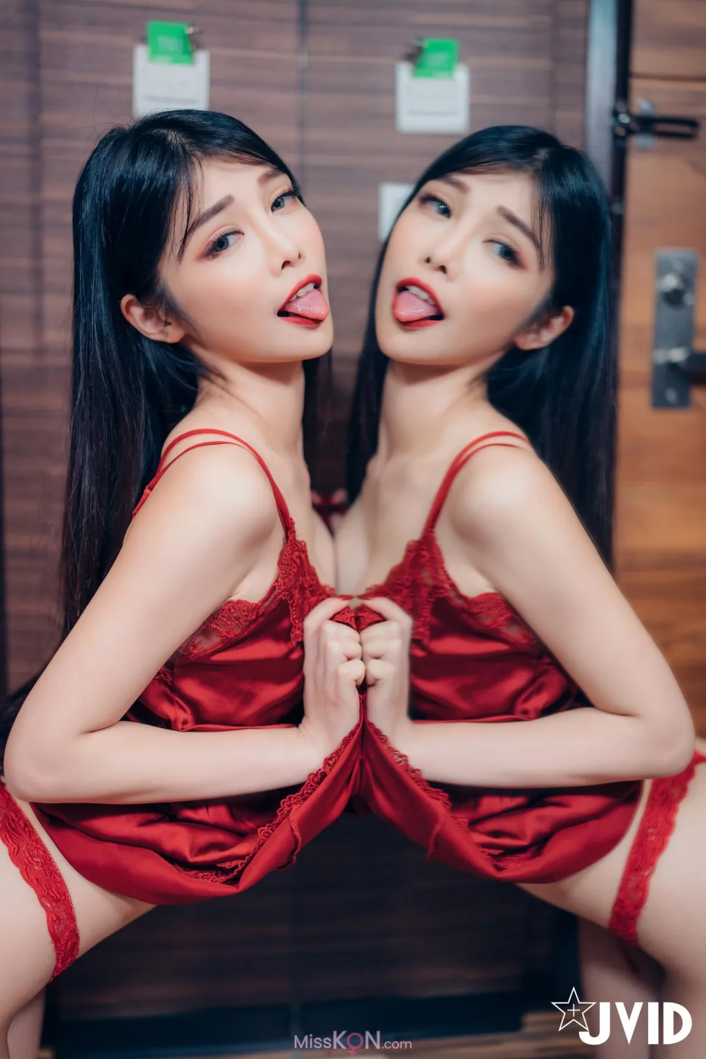 [JVID] Linda: 青春的最后一本写真-琳达女神的红色诱惑 (98 photos )