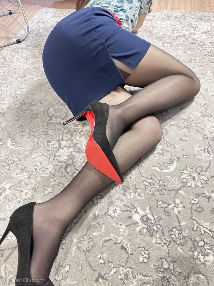 可可西yyy: 空姐黑丝美腿 (34 photos)