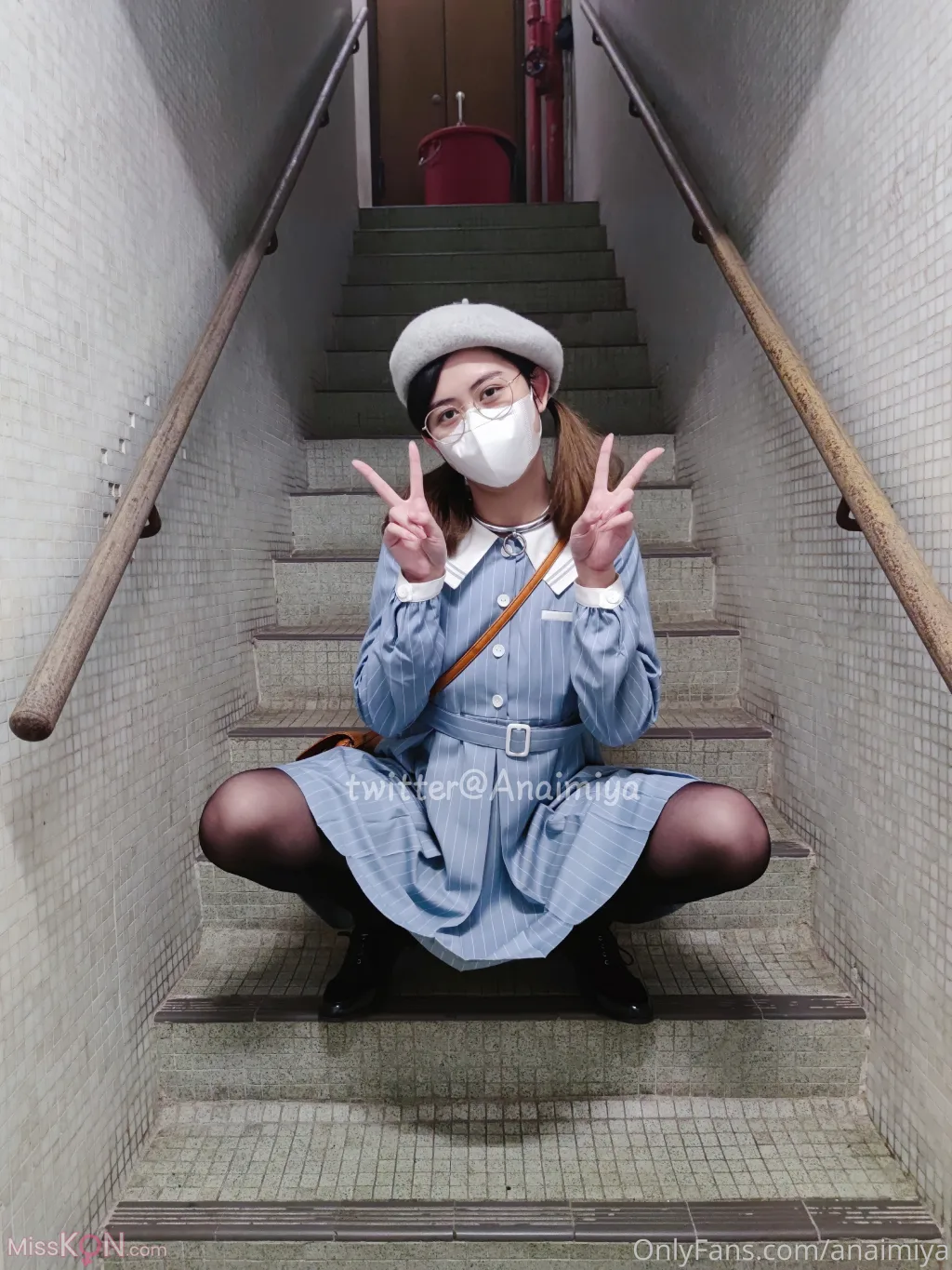 Coser@Anaimiya奶咪: 萌妹黑丝自拍福利合集3.16 (47 photos )