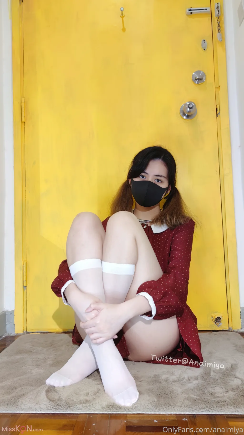 Coser@Anaimiya奶咪: 萌妹黑丝自拍福利合集3.16 (47 photos )