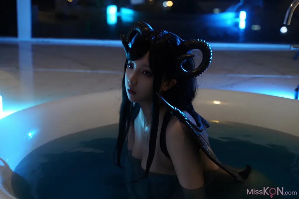Coser@小和甜酒: 恶魔 (41 photos)