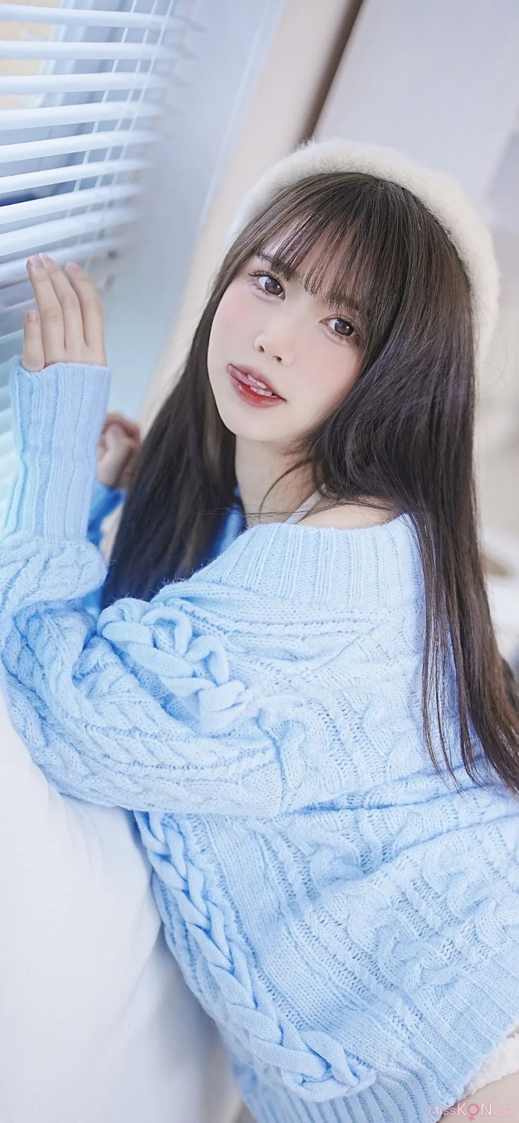 Coser@Tina很妖孽呀: 蓝色秋冬毛衣 (27 photos)