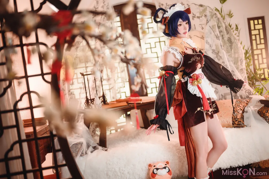 Coser@阿包也是兔娘: 香菱女仆 (41 photos)