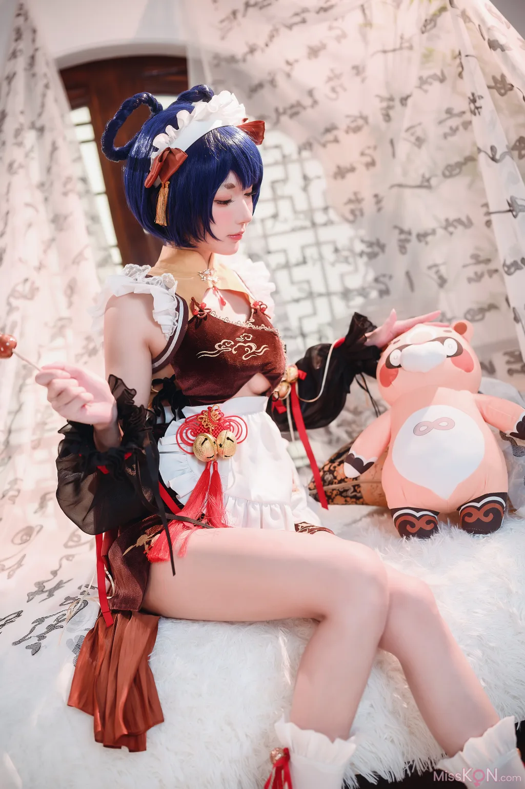 Coser@阿包也是兔娘: 香菱女仆 (41 photos)