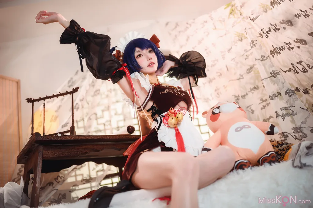 Coser@阿包也是兔娘: 香菱女仆 (41 photos)