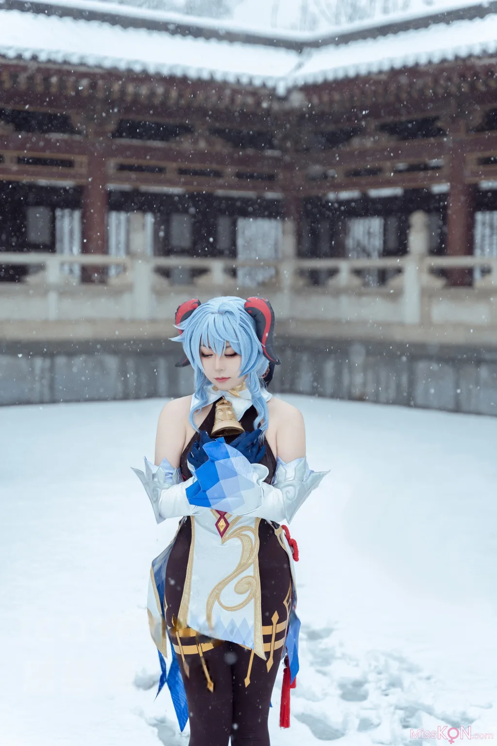 Coser@虎森森: 原神 甘雨 雪景 (42 photos)