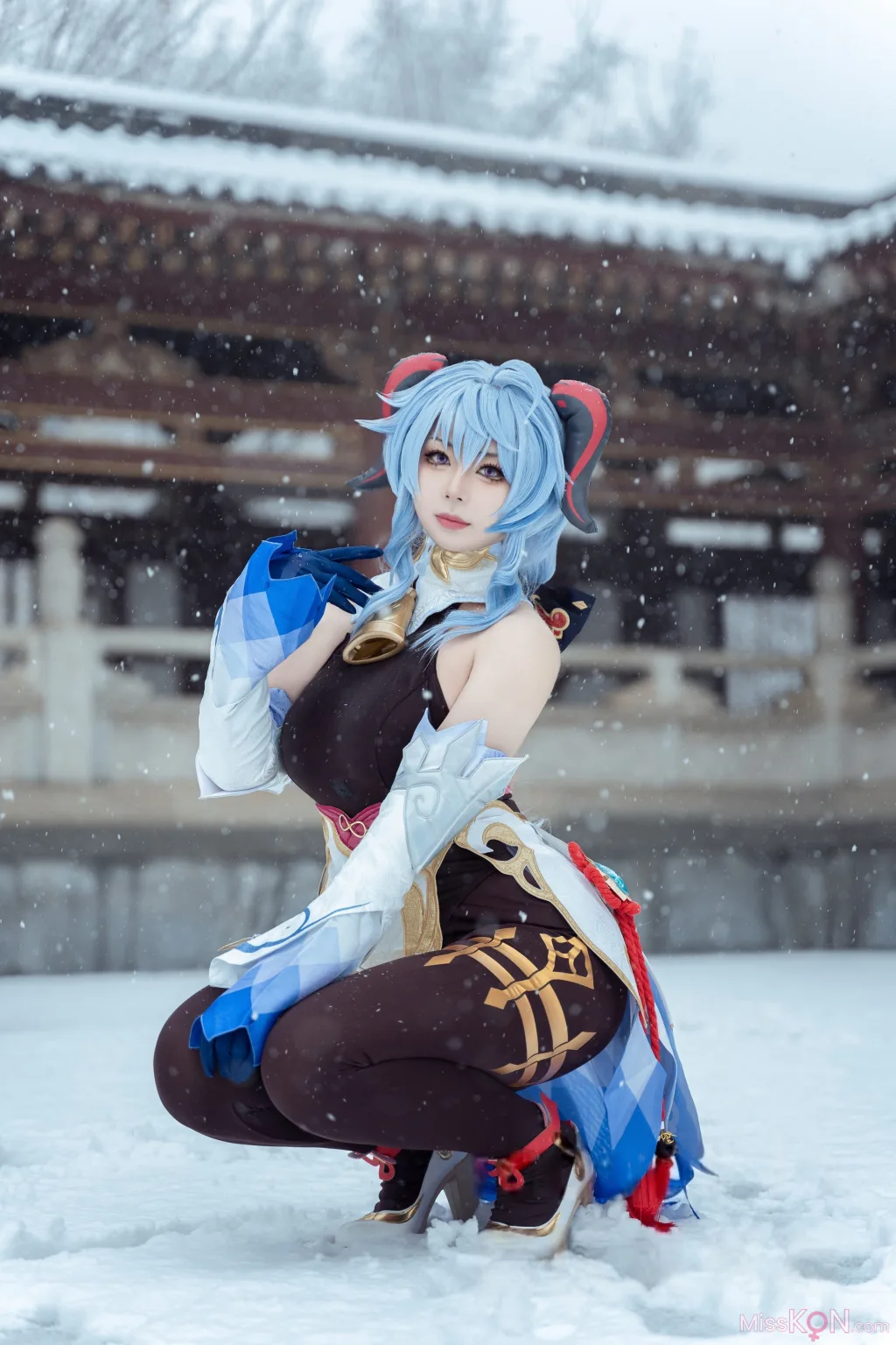 Coser@虎森森: 原神 甘雨 雪景 (42 photos)