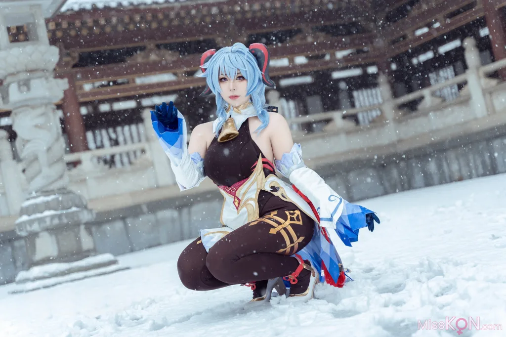 Coser@虎森森: 原神 甘雨 雪景 (42 photos)