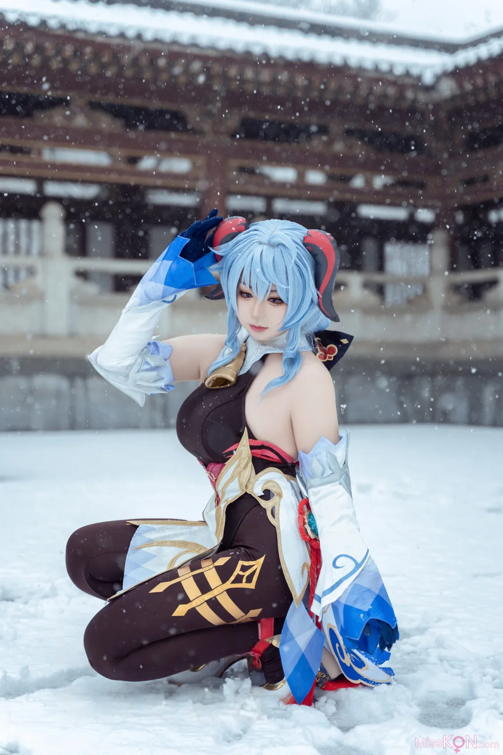 Coser@虎森森: 原神 甘雨 雪景 (42 photos)