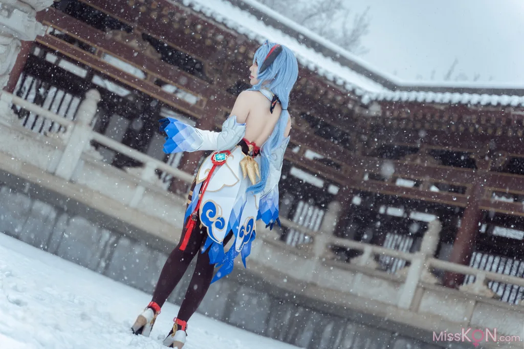 Coser@虎森森: 原神 甘雨 雪景 (42 photos)