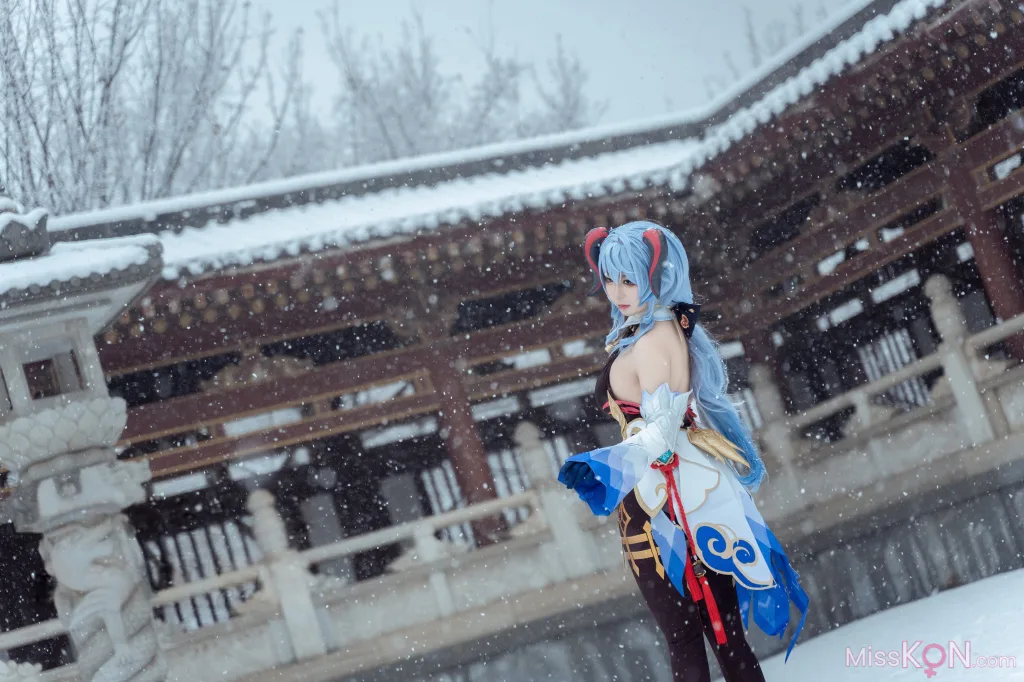 Coser@虎森森: 原神 甘雨 雪景 (42 photos)