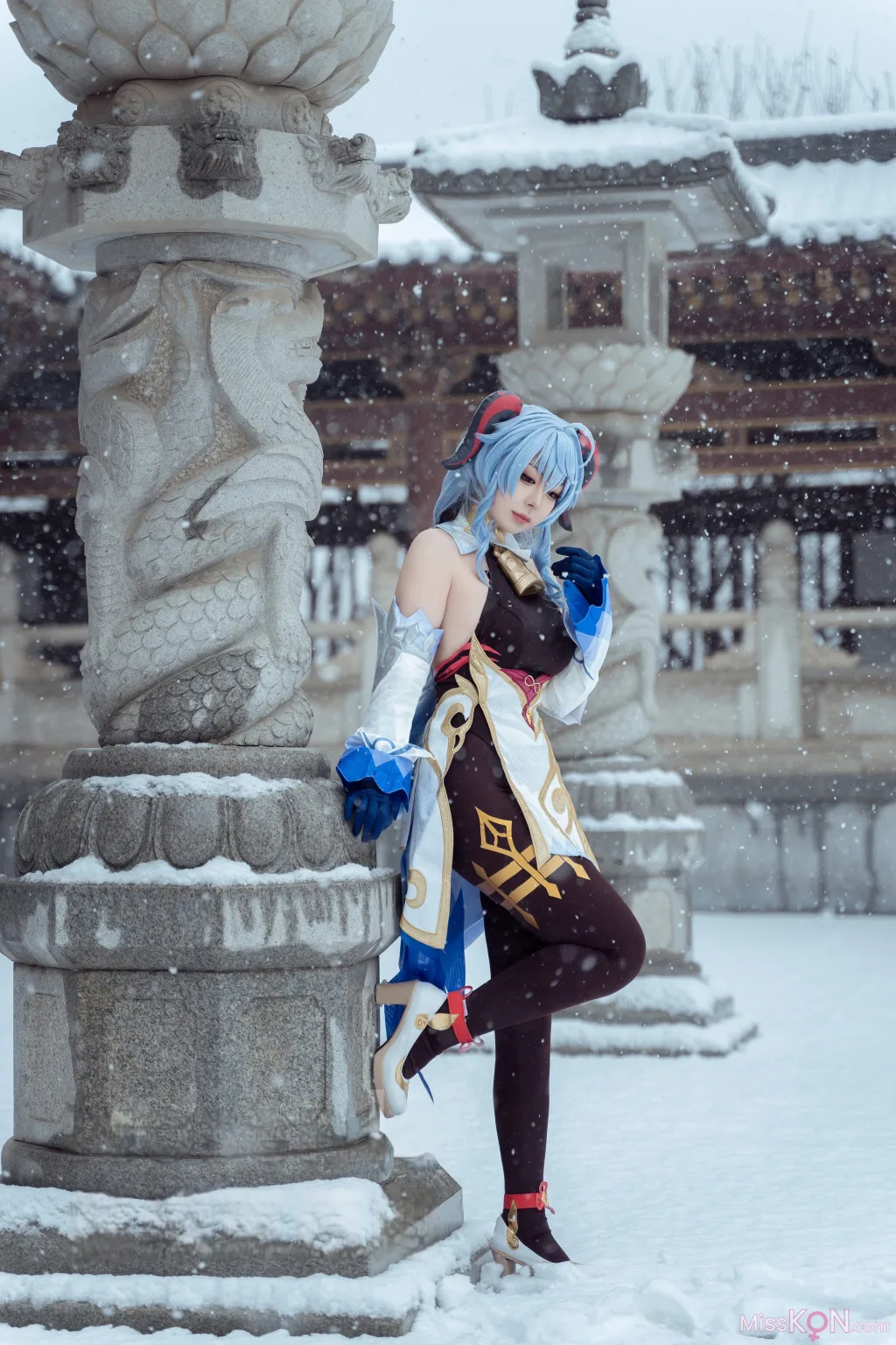 Coser@虎森森: 原神 甘雨 雪景 (42 photos)