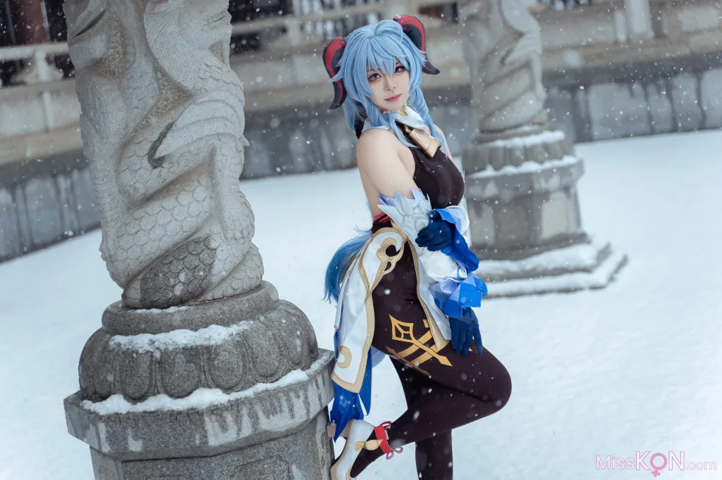 Coser@虎森森: 原神 甘雨 雪景 (42 photos)