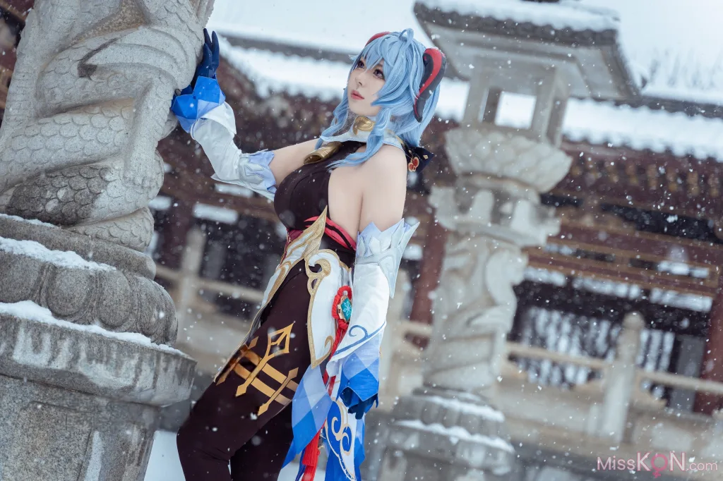 Coser@虎森森: 原神 甘雨 雪景 (42 photos)