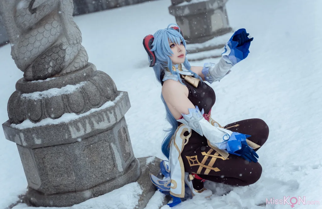 Coser@虎森森: 原神 甘雨 雪景 (42 photos)