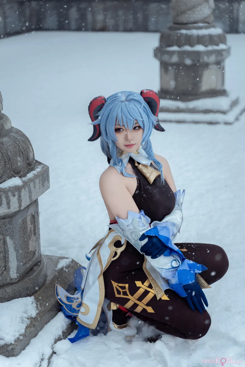 Coser@虎森森: 原神 甘雨 雪景 (42 photos)