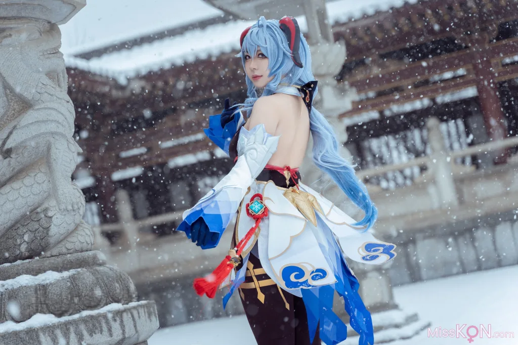 Coser@虎森森: 原神 甘雨 雪景 (42 photos)