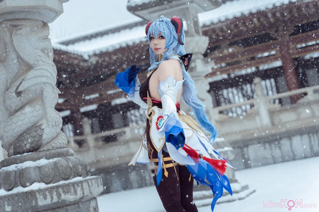 Coser@虎森森: 原神 甘雨 雪景 (42 photos)