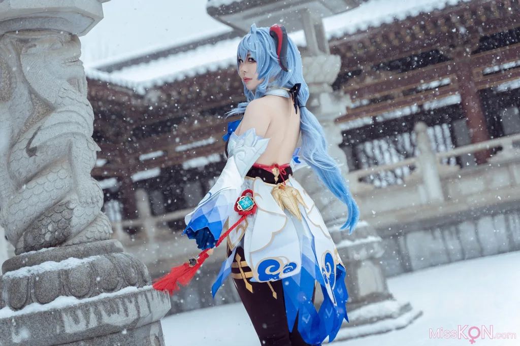 Coser@虎森森: 原神 甘雨 雪景 (42 photos)