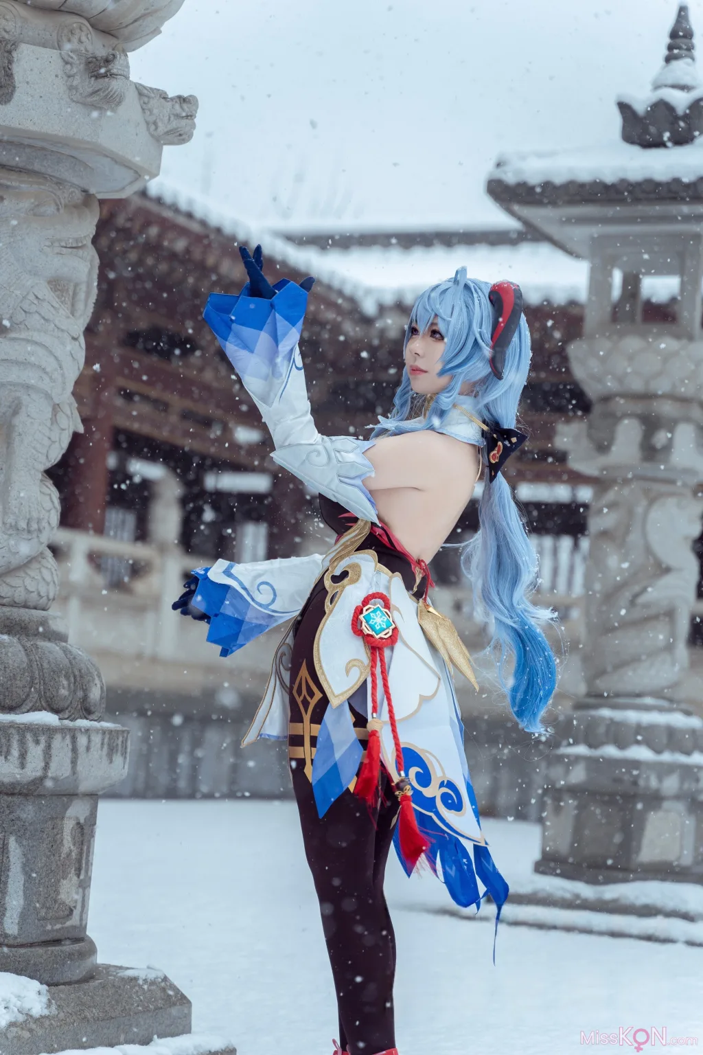 Coser@虎森森: 原神 甘雨 雪景 (42 photos)