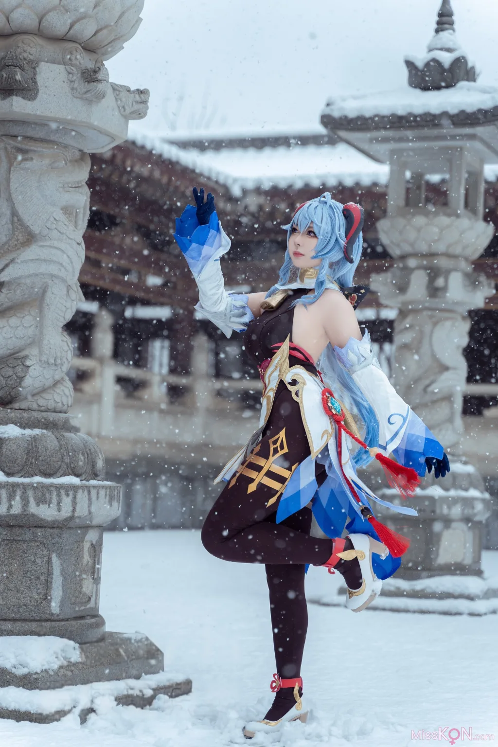Coser@虎森森: 原神 甘雨 雪景 (42 photos)