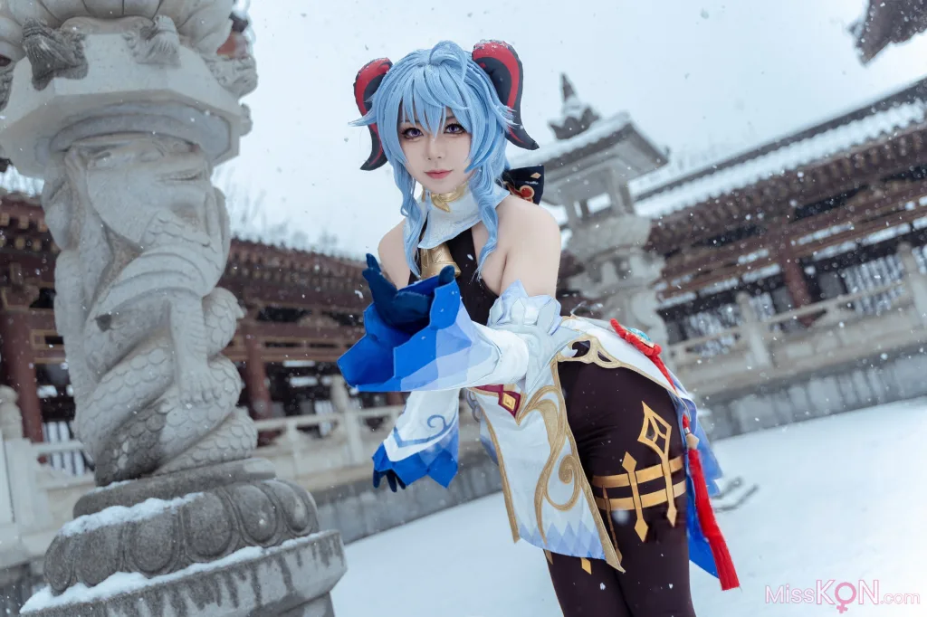 Coser@虎森森: 原神 甘雨 雪景 (42 photos)
