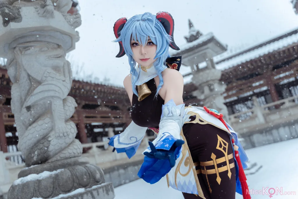 Coser@虎森森: 原神 甘雨 雪景 (42 photos)