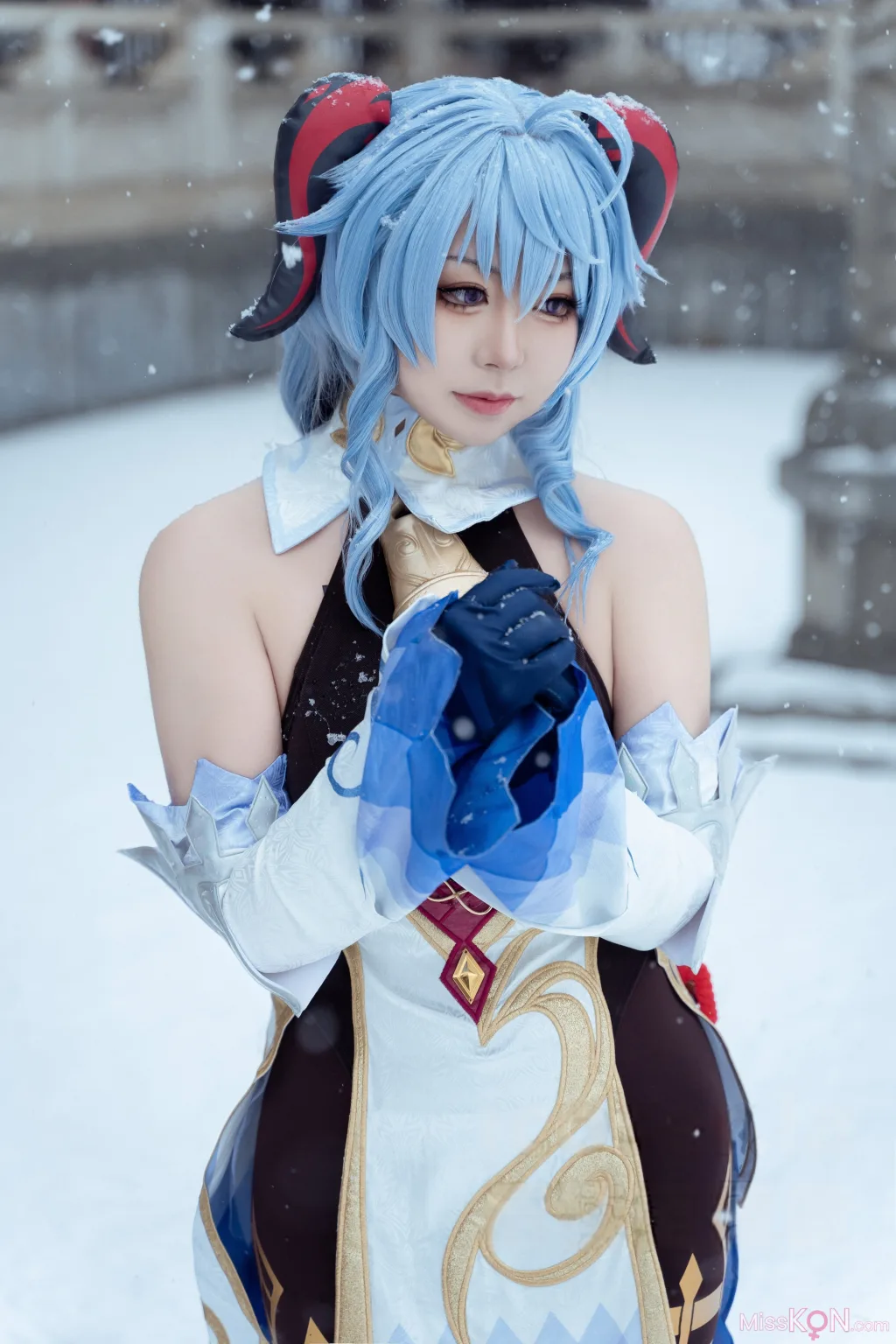 Coser@虎森森: 原神 甘雨 雪景 (42 photos)