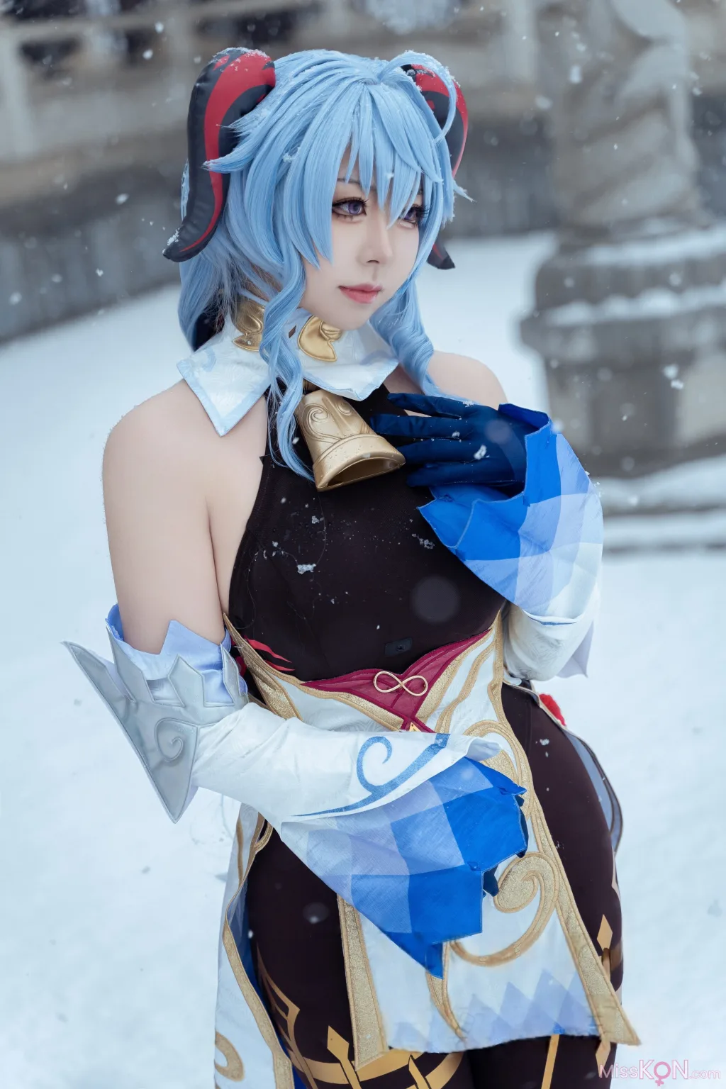 Coser@虎森森: 原神 甘雨 雪景 (42 photos)