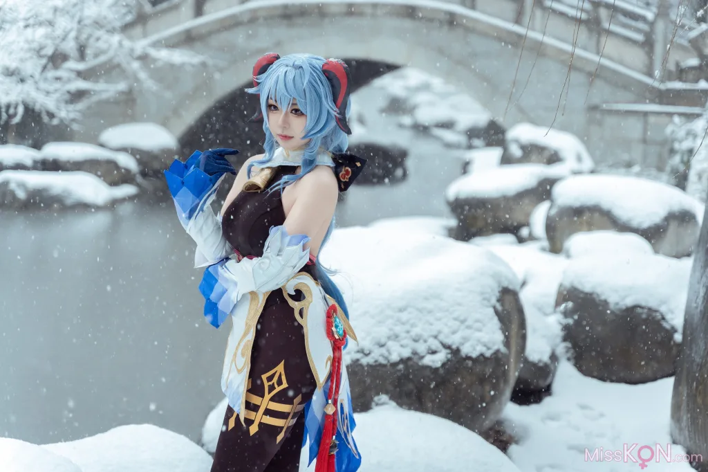 Coser@虎森森: 原神 甘雨 雪景 (42 photos)