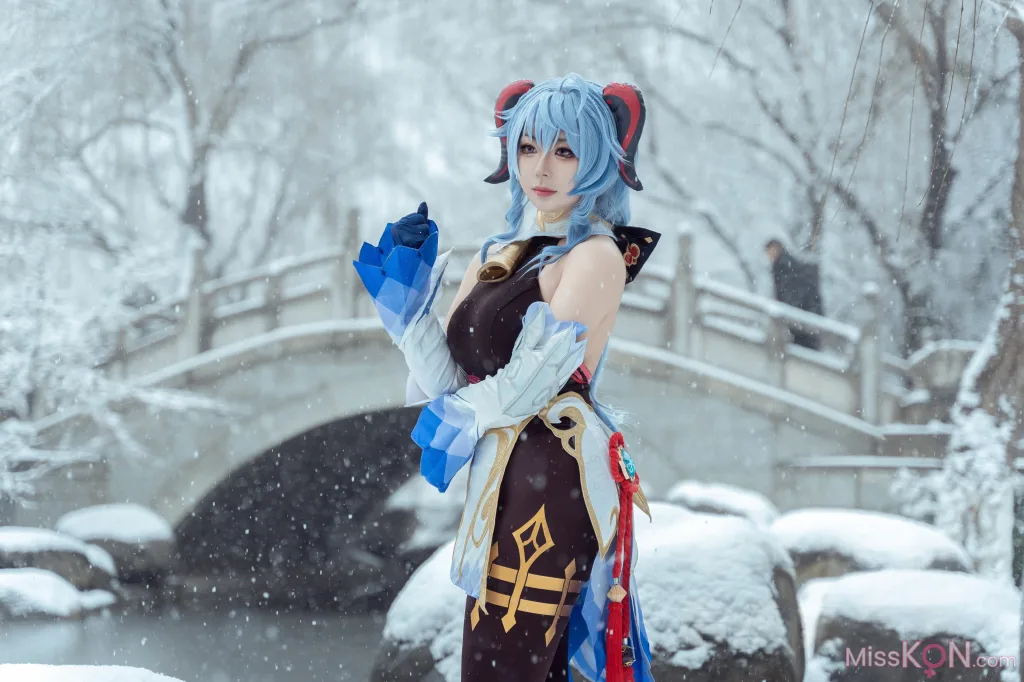 Coser@虎森森: 原神 甘雨 雪景 (42 photos)