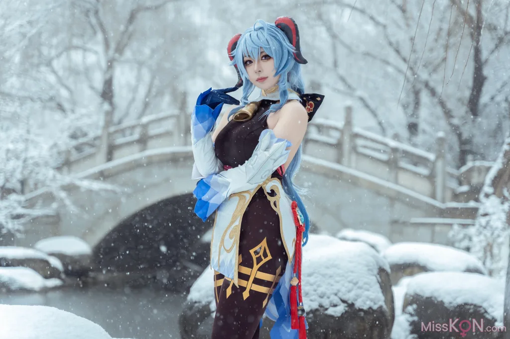 Coser@虎森森: 原神 甘雨 雪景 (42 photos)