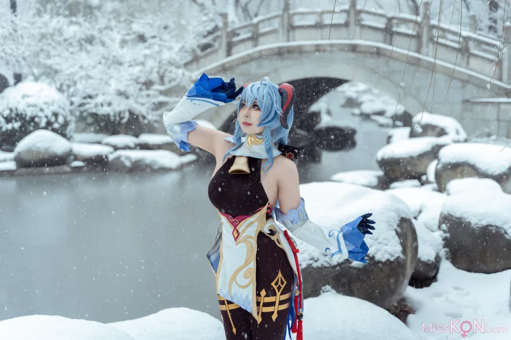 Coser@虎森森: 原神 甘雨 雪景 (42 photos)