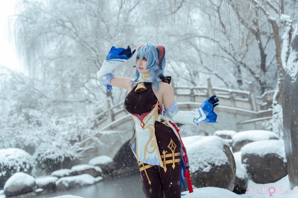Coser@虎森森: 原神 甘雨 雪景 (42 photos)