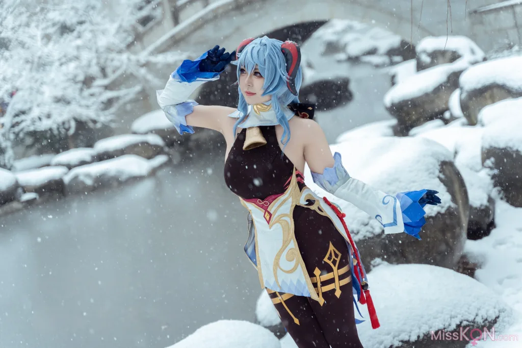 Coser@虎森森: 原神 甘雨 雪景 (42 photos)