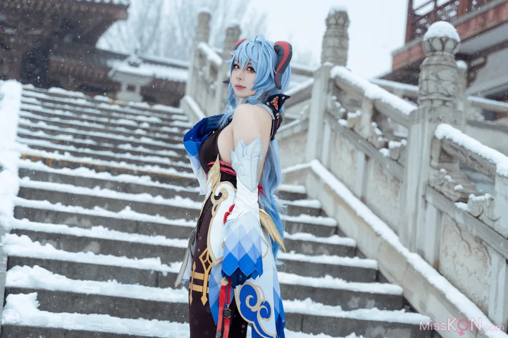 Coser@虎森森: 原神 甘雨 雪景 (42 photos)