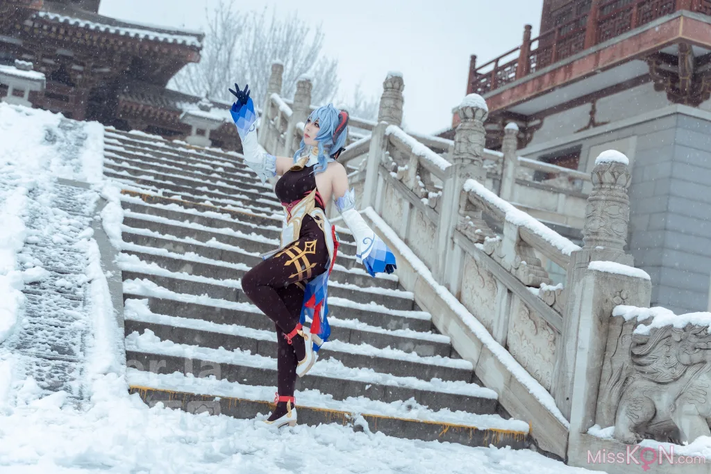 Coser@虎森森: 原神 甘雨 雪景 (42 photos)