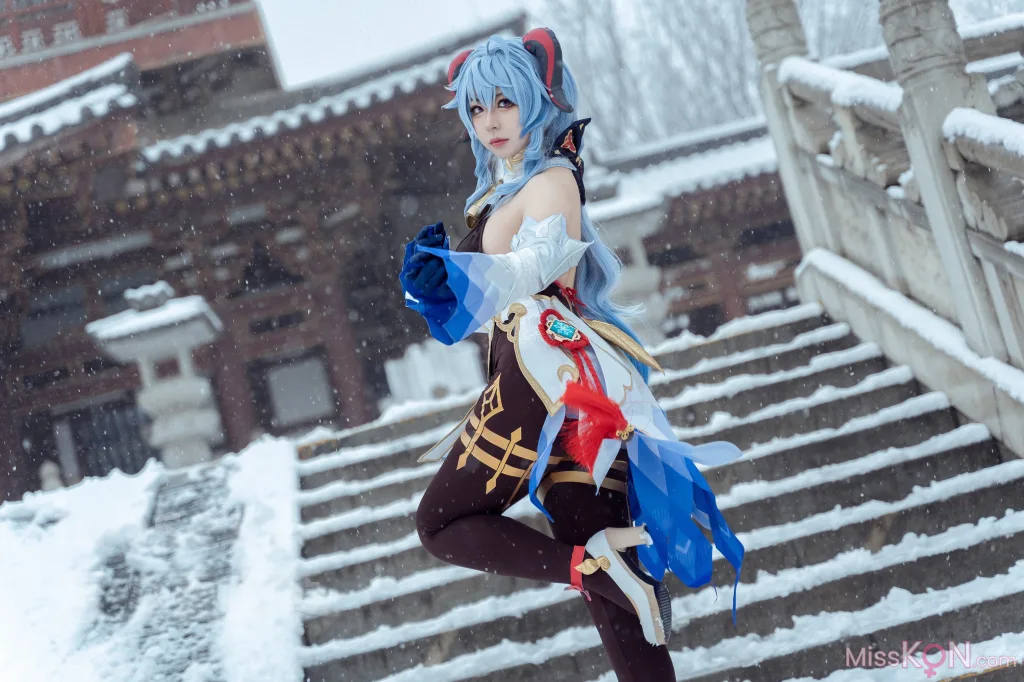Coser@虎森森: 原神 甘雨 雪景 (42 photos)