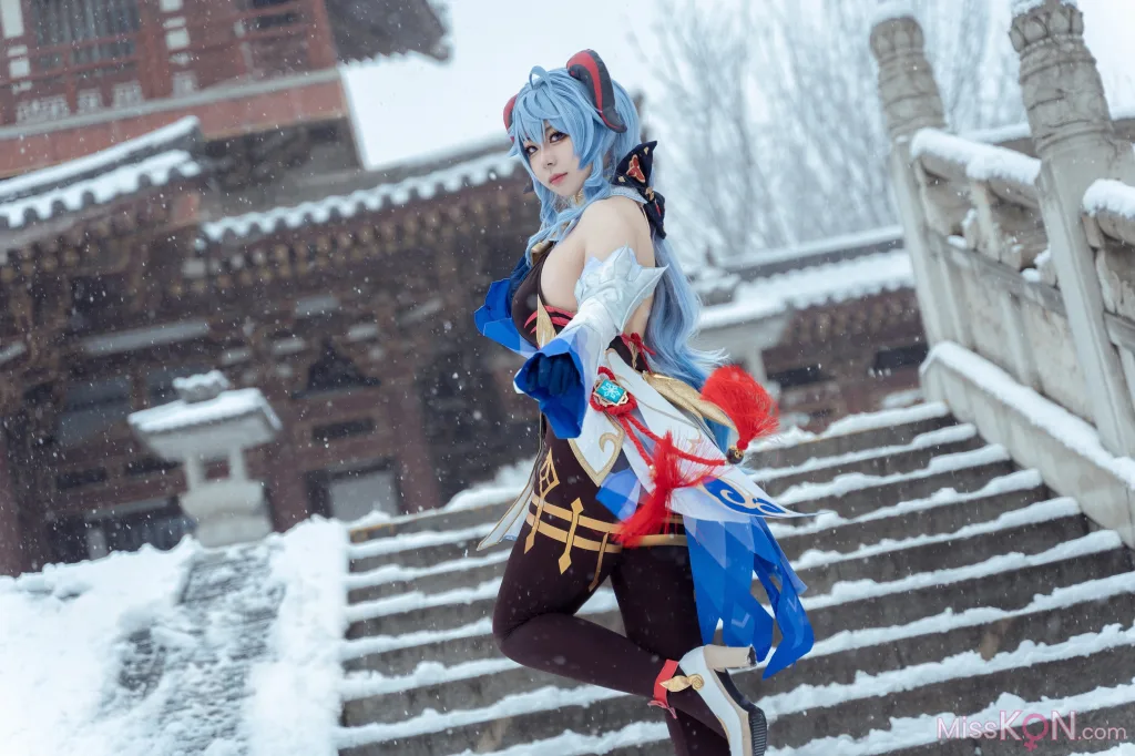 Coser@虎森森: 原神 甘雨 雪景 (42 photos)