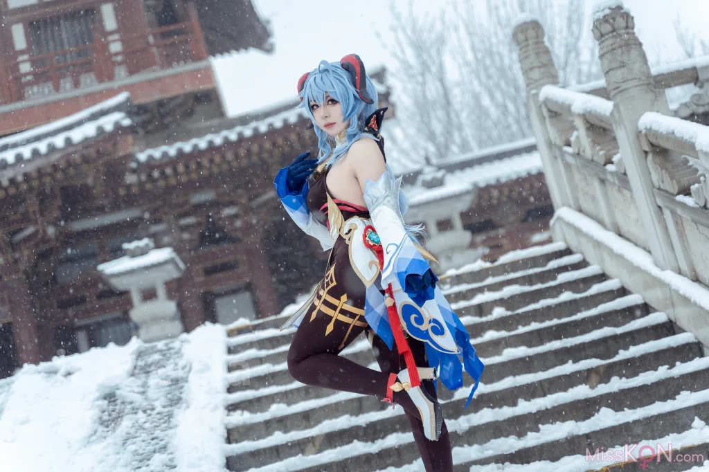 Coser@虎森森: 原神 甘雨 雪景 (42 photos)