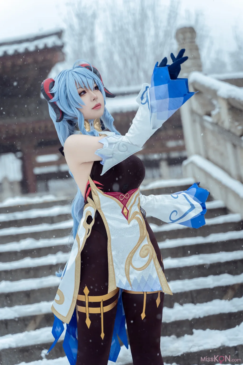 Coser@虎森森: 原神 甘雨 雪景 (42 photos)