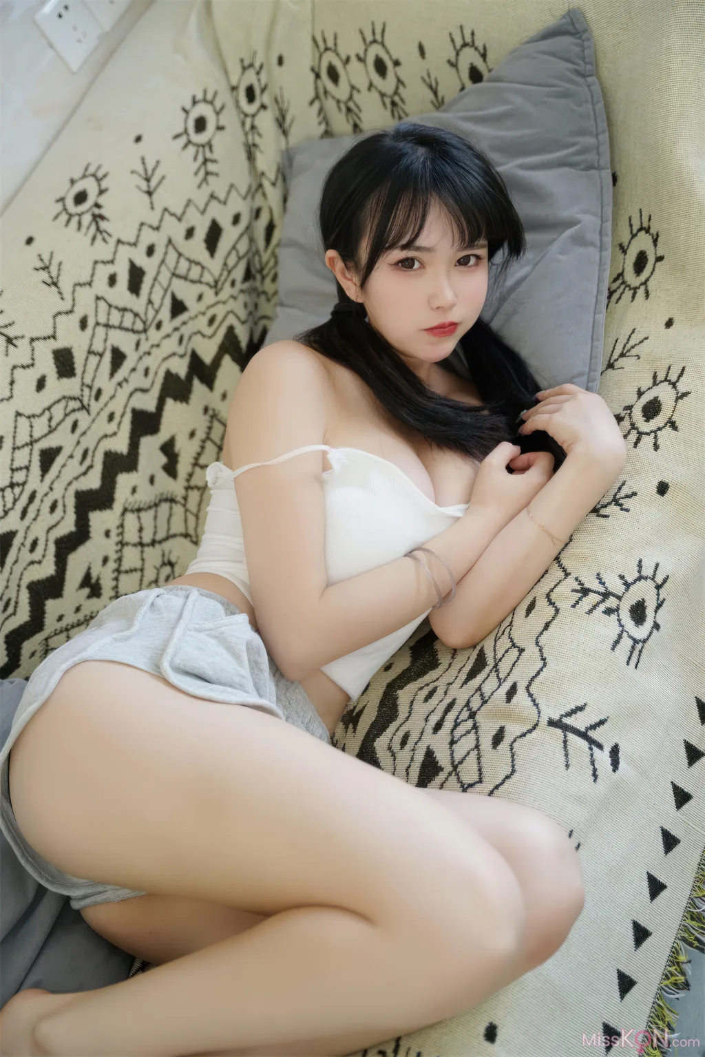 Coser@Tina很妖孽呀: 白色纯欲吊带 (27 photos)